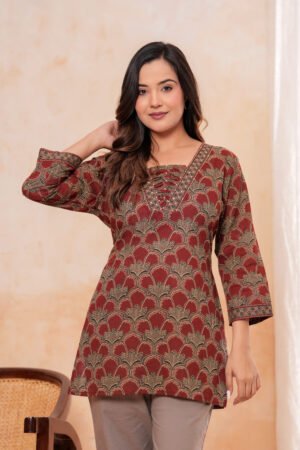V-neck pintucks border top