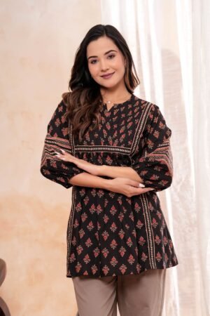 Aline pintucks neck border patti top