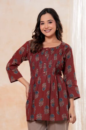 Pintucks round neck top