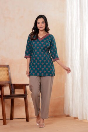 V-neck border top